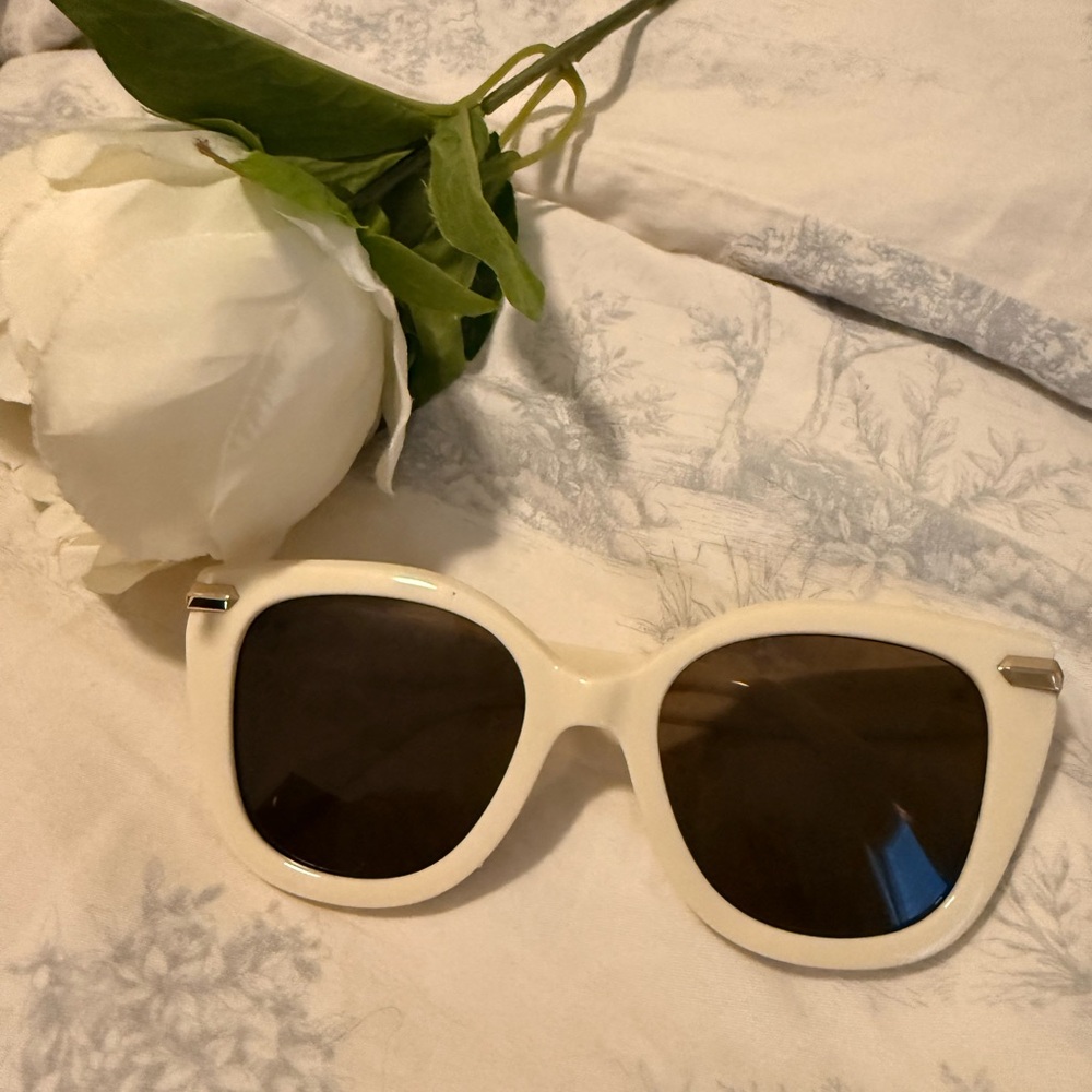 Elegant Cream Sunglasses